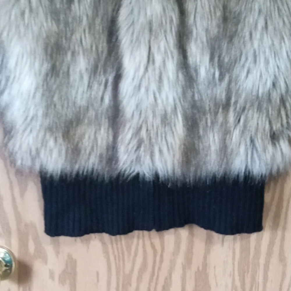 Juicy Couture, wool, cotton, faux fur, fall, winter, back to school - Picture 9 of 9